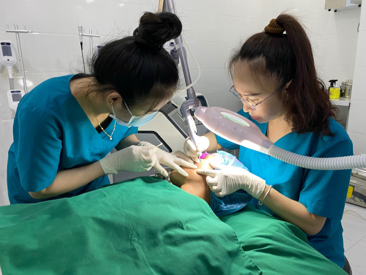 tẩy nốt ruồi tại viện thẩm mỹ an an